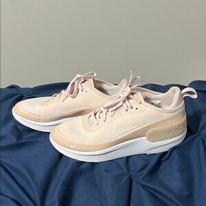 Nike Wmns Amixa 'Barely Rose’ Size 8